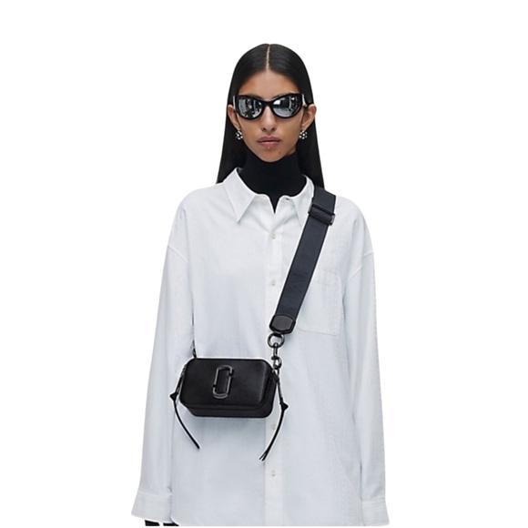 Marc Jacobs Handbags - MARC JACOBS The Snapshot Coated Leather Bag in black
